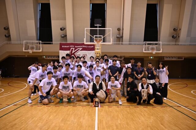 こんにちは。体育会本部です。
⁡
7月5日(日)に甲南大学岡本キャンパス講堂兼体育館にて、男子・女子バスケットボール部の第70回学習院大学定期戦が開催されました✨️
⁡
当日は女子本戦・男子本戦に加え、応援局、和太鼓同好会
甲、チアリーディング部によるパフォーマンスが行われました。
⁡
ご来場いただいた皆さま、温かいご声援をありがとうございました！
⁡
 今後とも男子・女子バスケットボール部へのご声援をよろしくお願いいたします。
⁡
#甲南#甲南大学#学習院定期戦#バスケットボール部#konansport
⁡
