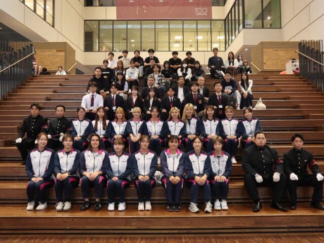 こんにちは！体育会本部です。

本日、iCommons Agoraにて、女子陸上競技部の壮行会を行いました！

秋シーズンに向けて、体育会本部から選手の皆さんへエールを送らせていただきました🔥

お越しいただいた摂津会の皆様、各団体の主務・主将の皆様、ありがとうございました！

本日から、2026年秋の強化指定団体の壮行会がスタートしました✨
トップバッターは女子陸上競技部でした！

これから始まる各団体の壮行会も、ぜひ一緒に応援しましょう📣🔥

【今後の壮行会スケジュール】⬇️

10月7日　硬式野球部
10月9日　バレーボール部・バスケットボール部
10月14日　バドミントン部・アメリカンフットボール部
10月16日　硬式庭球部・弓道部
10月21日　柔道部・ラグビーフットボール部
10月28日　サッカー部
⁡
icommons1階 Agoraにて各日12:20〜12:50に行います！

選手の皆さんのさらなる活躍を願って、体育会本部一同、全力で応援していきます！📣✨
⁡
⁡
⁡
#甲南大学#体育会本部#壮行会#応援#甲南大学女子陸上競技部
⁡